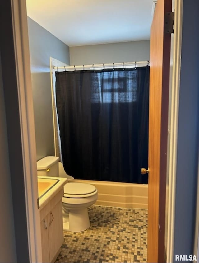 1408 Manning St, Murphysboro, IL 62966 - bathroom with shower / bathtub combination with curtain, toilet, and vanity