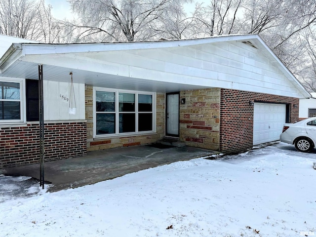 view of front of home featuring a garage