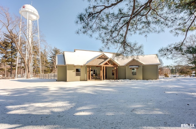 view of front of property