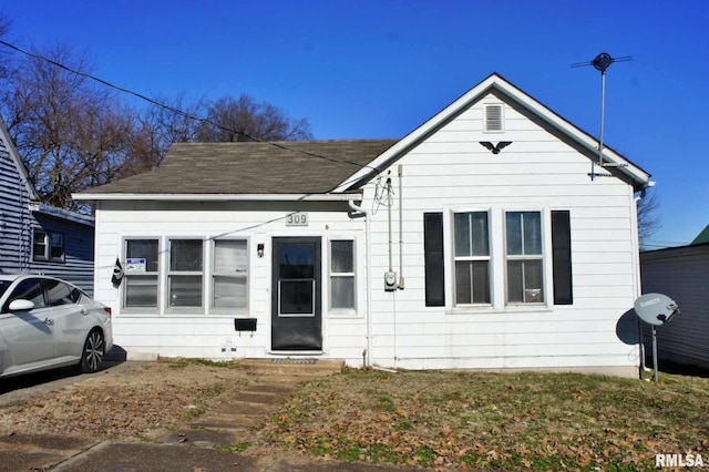 bungalow-style home featuring a shingled roof