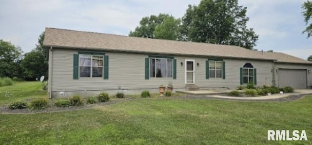 view of front of house featuring a garage and a front yard