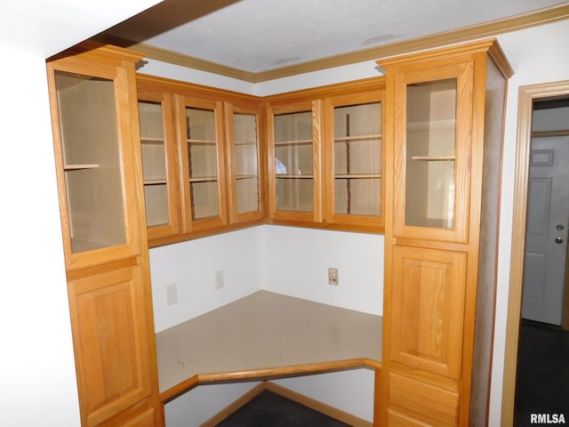 unfurnished dining area featuring ornamental molding