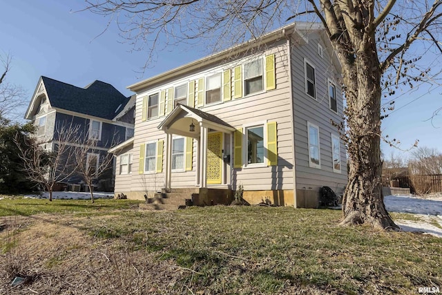 view of front facade featuring a front yard