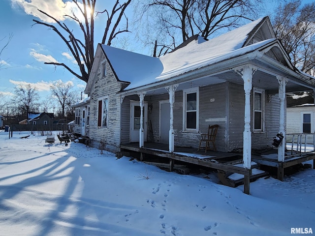 bungalow-style home featuring covered porch