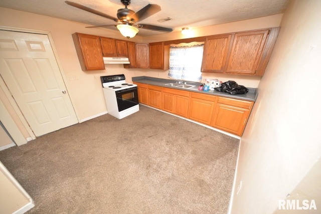 kitchen with a textured ceiling, carpet floors, sink, range with electric stovetop, and ceiling fan