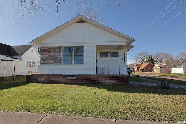 view of front facade featuring a front yard