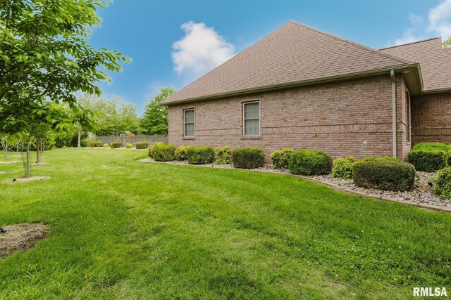 2730 Kokopelli Dr, Marion, IL 62959 - view of side of property with brick siding and a shingled roof