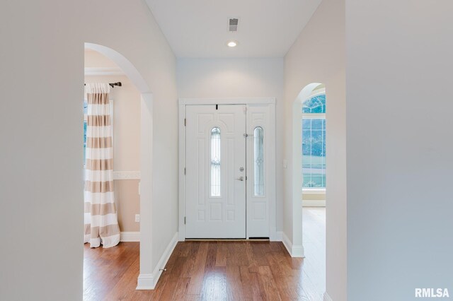 2730 Kokopelli Dr, Marion, IL 62959 - foyer entrance featuring wood finished floors, arched walkways, and baseboards