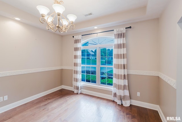 2730 Kokopelli Dr, Marion, IL 62959 - spare room featuring a chandelier, healthy amount of natural light, wood finished floors, baseboards, and recessed lighting