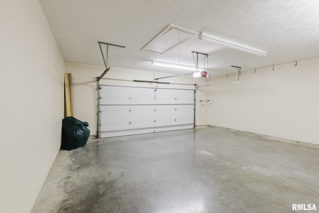 2730 Kokopelli Dr, Marion, IL 62959 - garage featuring a garage door opener