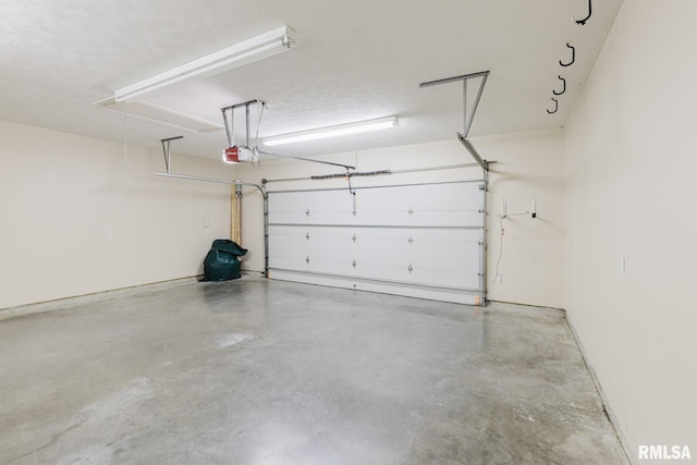 2730 Kokopelli Dr, Marion, IL 62959 - garage with a garage door opener