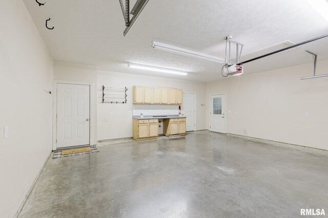 2730 Kokopelli Dr, Marion, IL 62959 - view of garage