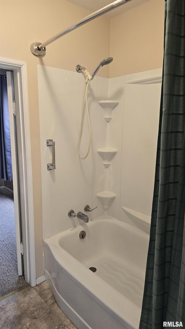 bathroom with shower / bath combo