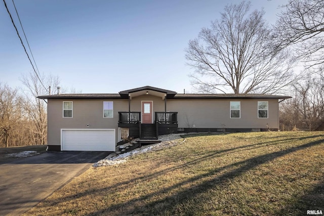 view of front facade with a garage and a front yard