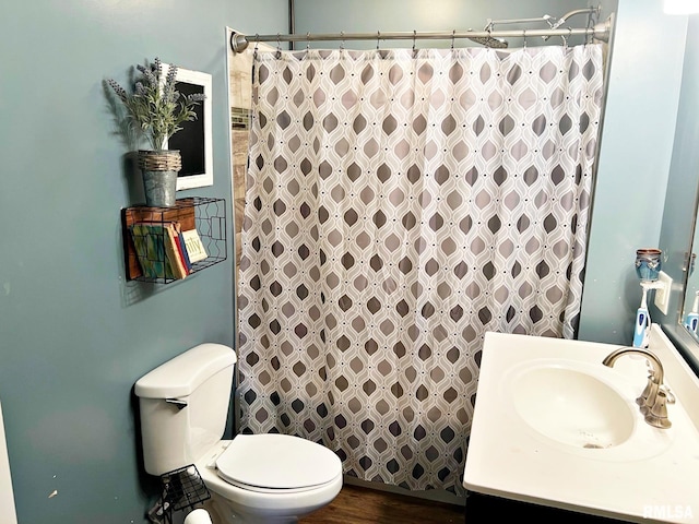 bathroom with a shower with curtain, toilet, and vanity