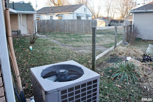 view of yard featuring cooling unit