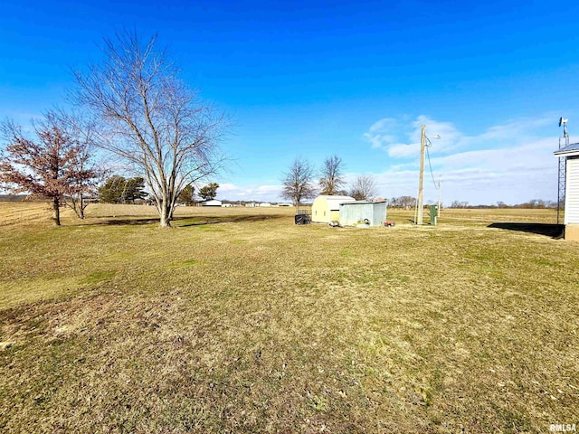 view of yard with a rural view