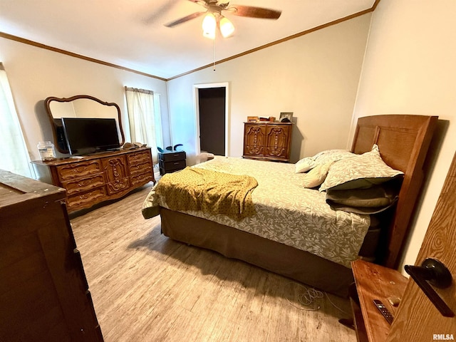 bedroom featuring crown molding, light hardwood / wood-style flooring, ceiling fan, and vaulted ceiling