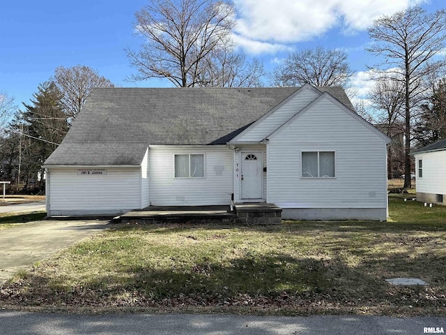 view of front of home featuring a front yard