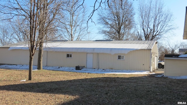 view of outdoor structure with a yard