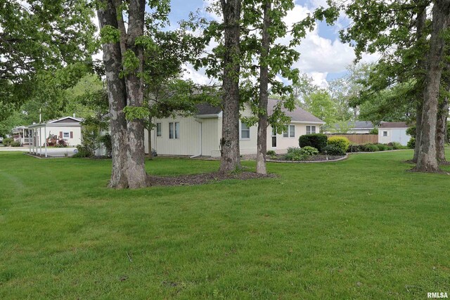 205 E Jennings, Salem, IL 62881 - view of grassy yard