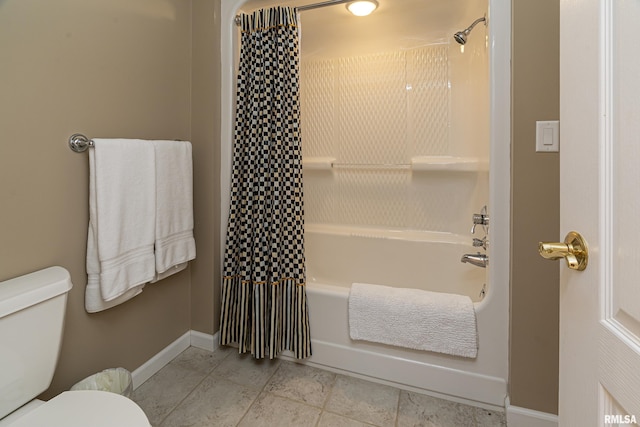 bathroom featuring shower / tub combo with curtain and toilet