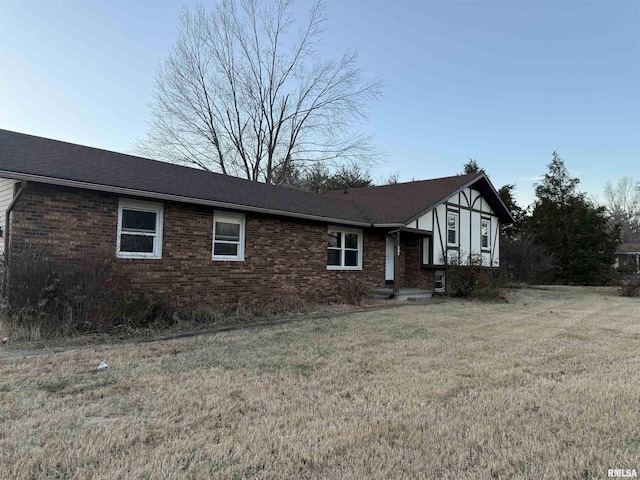 view of front of house with a front lawn