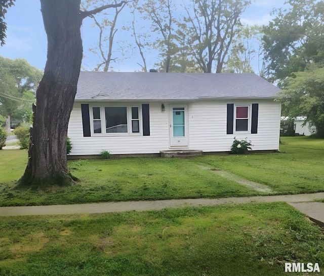 501 S Walnut St, Wayne City, IL 62895 - photo 1