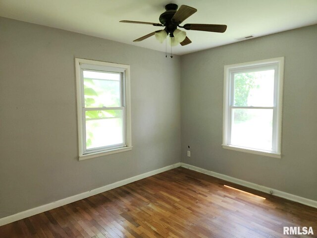 501 S Walnut St, Wayne City, IL 62895 - photo 6