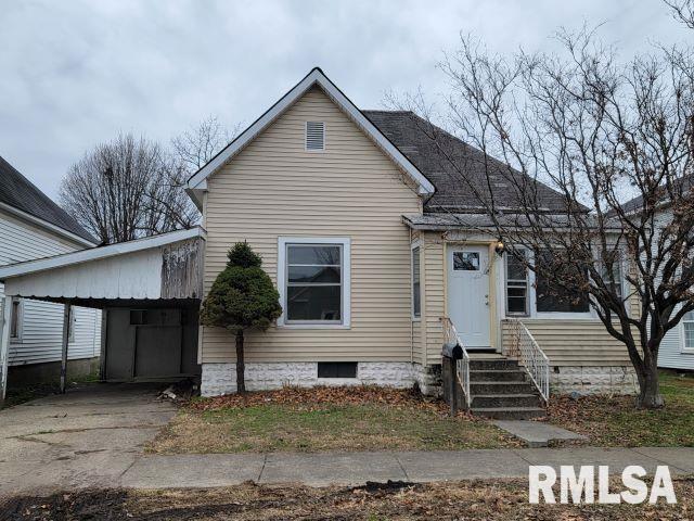 617 N 14th St, Herrin, IL 62948 - bungalow with a carport