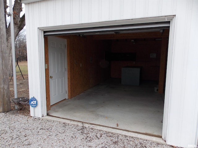 1723 Walnut Hill Rd, Centralia, IL 62801 - view of garage
