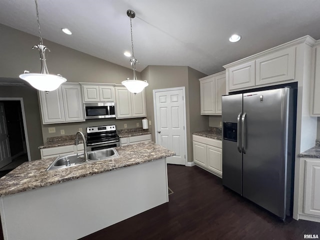 kitchen featuring sink, hanging light fixtures, stainless steel appliances, white cabinets, and a kitchen island