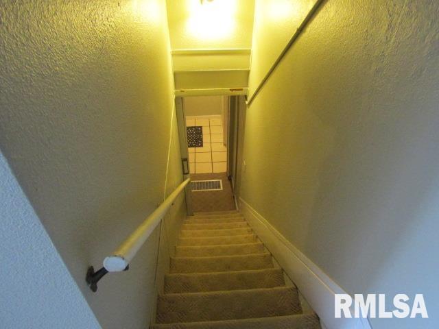 602 4th St, Rosiclare, IL 62982 - view of stairs