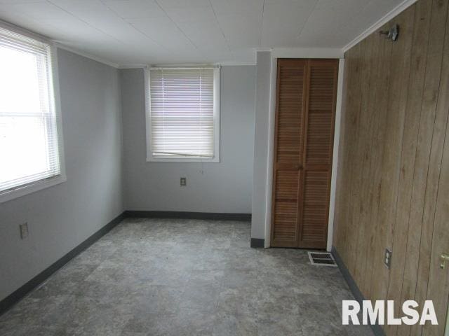 602 4th St, Rosiclare, IL 62982 - unfurnished bedroom featuring multiple windows and a closet
