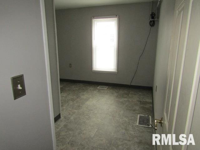 602 4th St, Rosiclare, IL 62982 - view of empty room