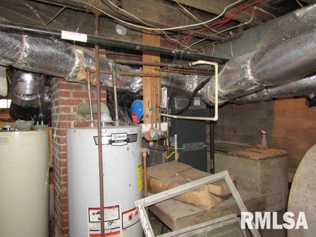 602 4th St, Rosiclare, IL 62982 - utilities featuring gas water heater