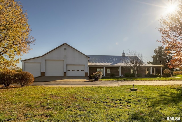 ranch-style home featuring a front yard