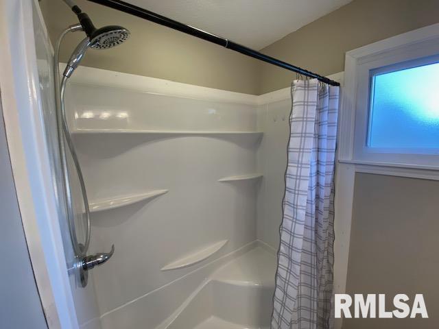 bathroom featuring curtained shower