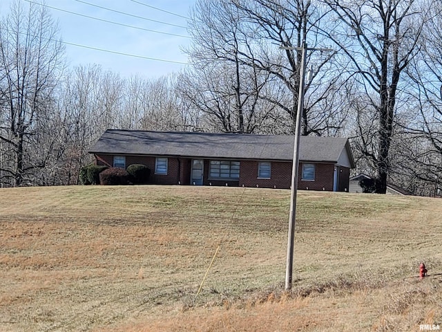 single story home featuring a front yard