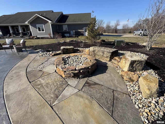 view of patio featuring an outdoor fire pit