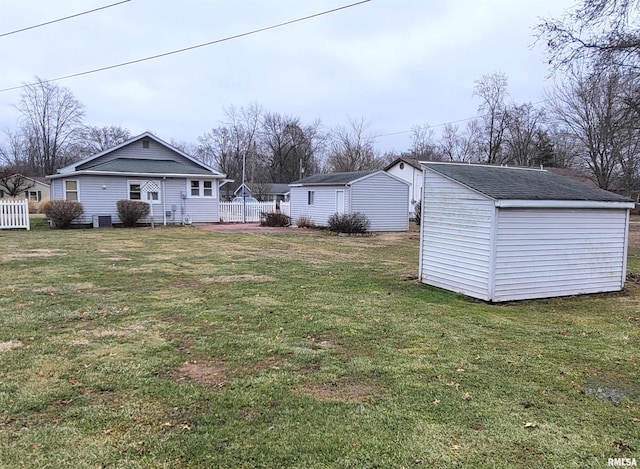 view of yard featuring cooling unit and a storage shed