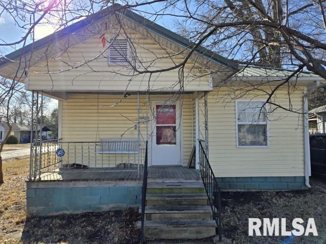 view of front of home featuring a porch