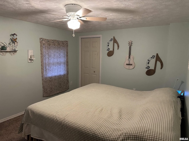 bedroom with ceiling fan, carpet, a textured ceiling, and a closet
