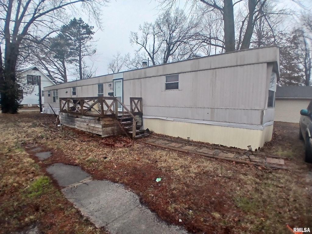 520 Dewey St, Eldorado, IL 62930 - view of manufactured / mobile home
