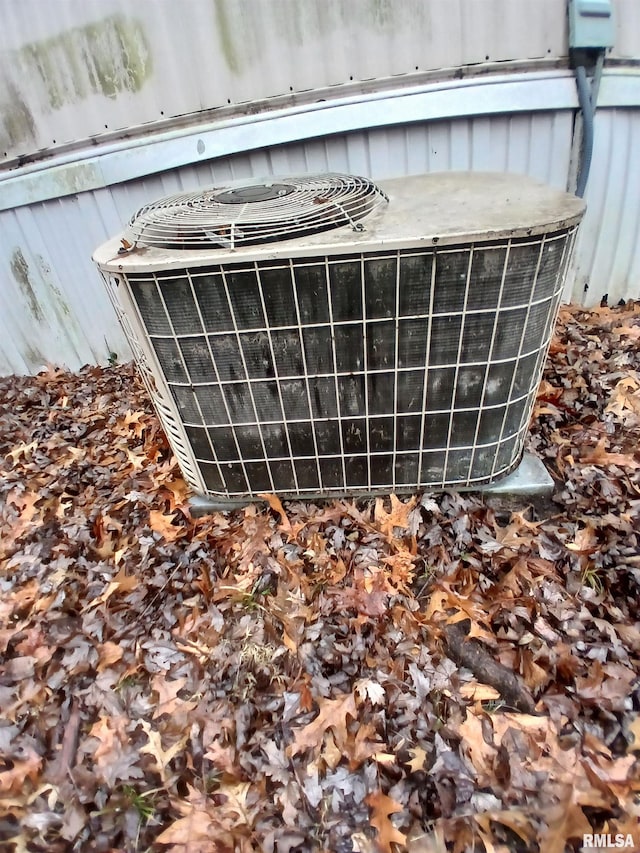 520 Dewey St, Eldorado, IL 62930 - exterior details featuring central AC