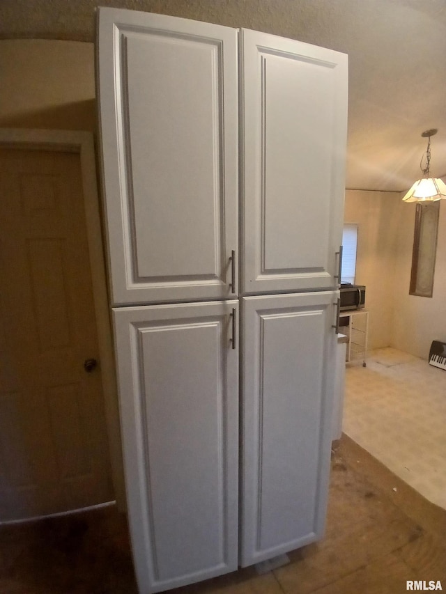 520 Dewey St, Eldorado, IL 62930 - view of interior details