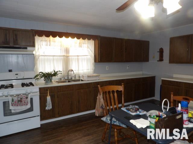 kitchen featuring ceiling fan, white range with gas cooktop, sink, and dark wood-type flooring