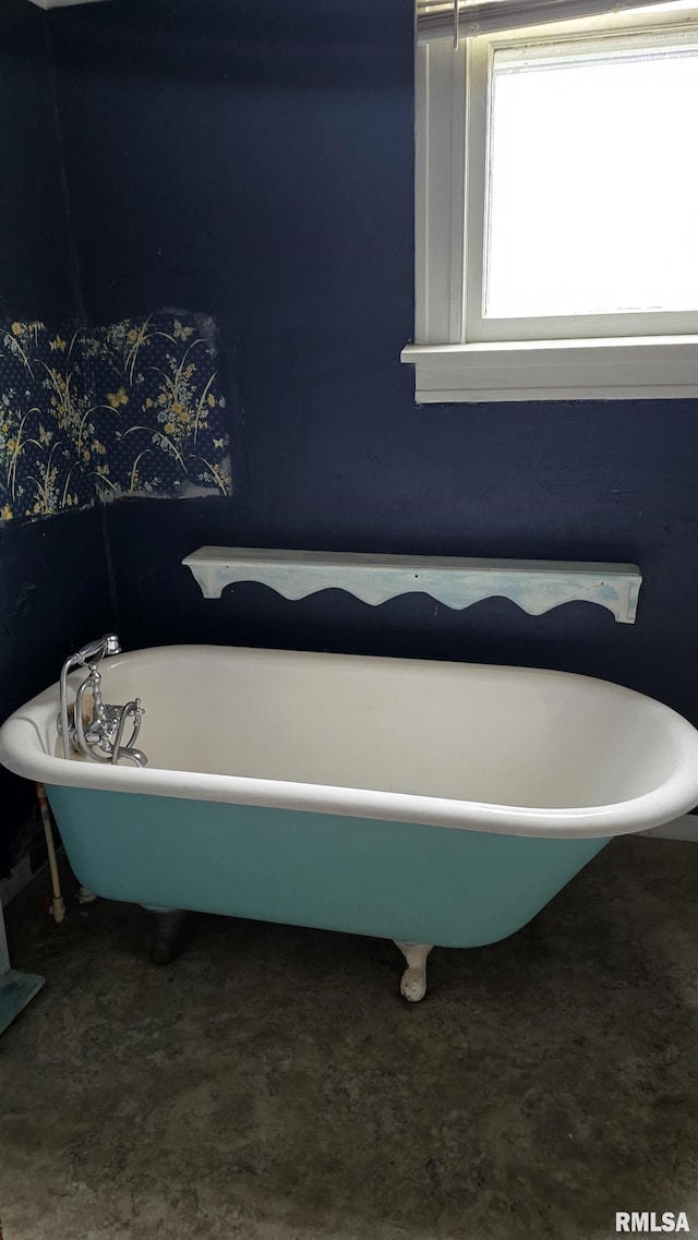 bathroom featuring a bathing tub