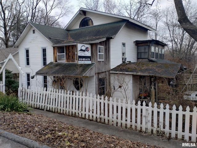 view of front property