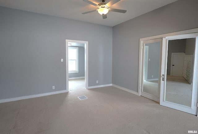 carpeted empty room featuring ceiling fan